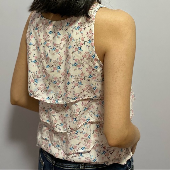Ruffled white top with floral print - Picture 3 of 4